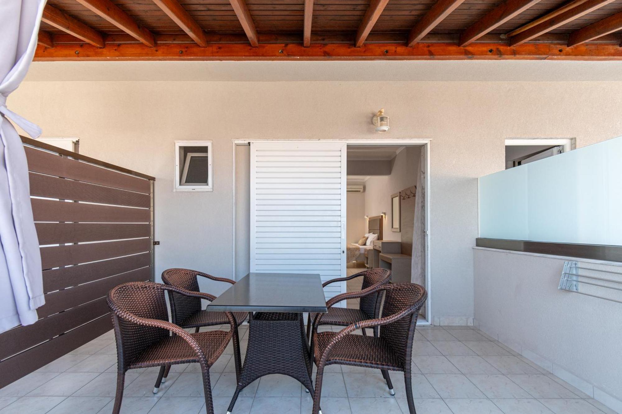 Villa Zoe On The Beach Сарті Екстер'єр фото